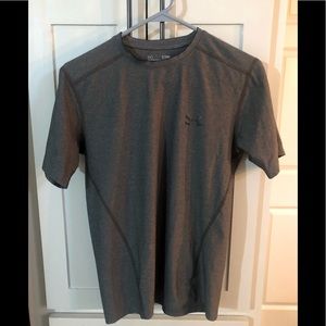 Men’s Under Armor Performance Shirt - Dark Gray - size Small - EUC
